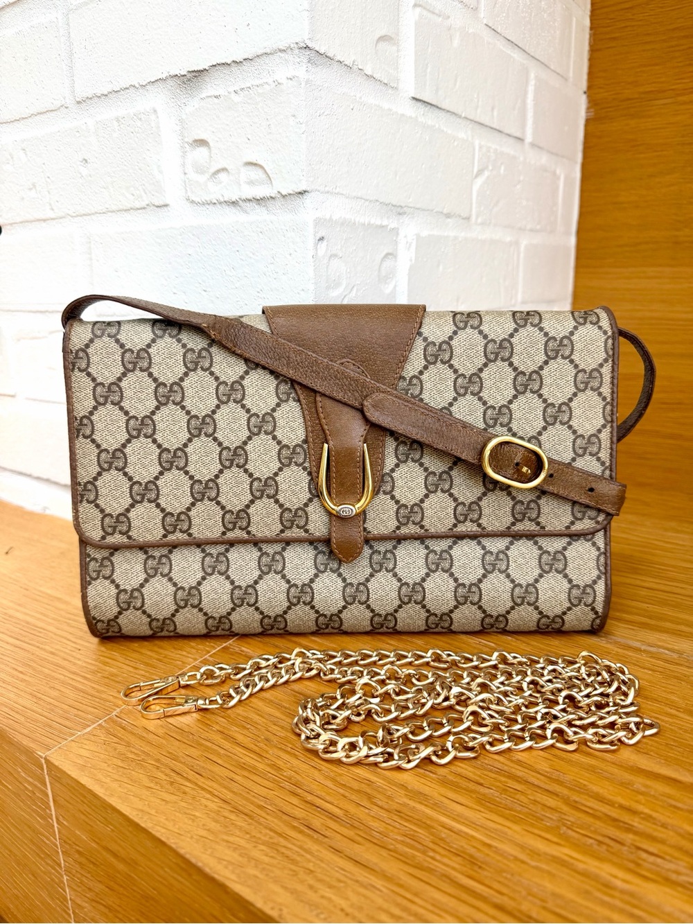 Gucci Authentic Vintage Monogram GG Supreme Shoulder Bag